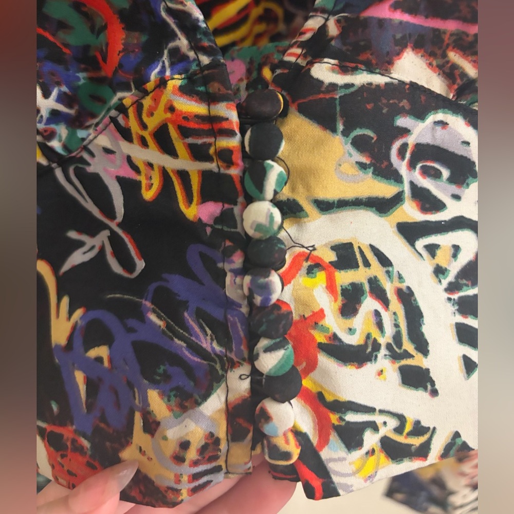 TRUTH NYC Graffiti Print Cropped Blouse Top Long Sleeve Streetwear Size L NWT - Picture 6 of 7